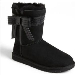 UGG Josette Leather Bow-Band Shearling Boot in Black size 8